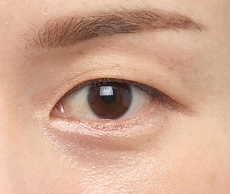 下まぶたにアイシャドゥ